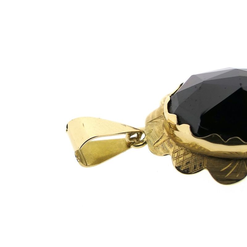 Image 4 of Vintage gold pendant with garnet
