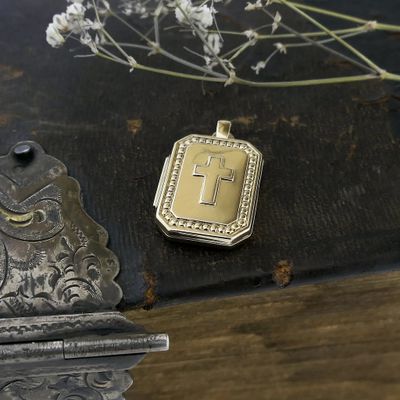 Image 2 of Vintage gold locket pendant