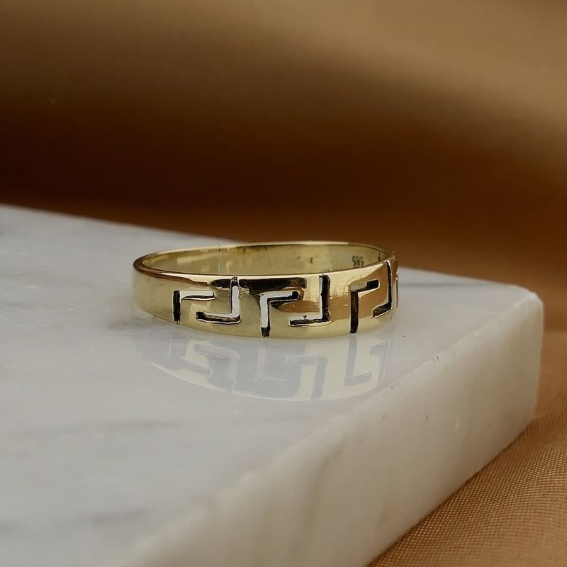 Image 2 of Vintage gold ring with meander pattern