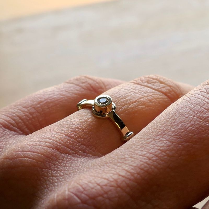 Image 10 of Bicolor gold ring with diamond; 0.05 ct.