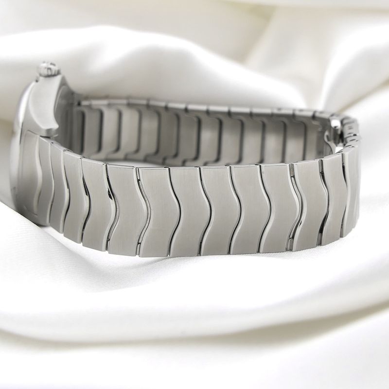 Image 17 of Ebel Wave Lady; Women's watch with mother-of-pearl dial and diamonds