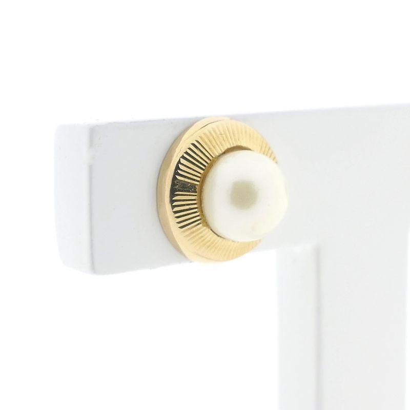 Image 2 of Gold stud earrings with pearl