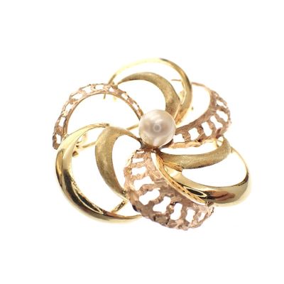 Vintage two-tone gold brooch with pearl Image 2 of Vintage two-tone gold brooch with pearl