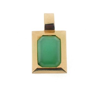 18 carat gold pendant with jade Image 1 of 18 carat gold pendant with jade