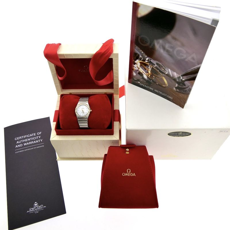 Image 19 of Omega Constellation Manhattan; Women's watch with mother-of-pearl dial and diamonds