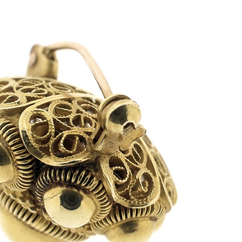 Image 5 of Antique gold brooch with Zeeland buttons