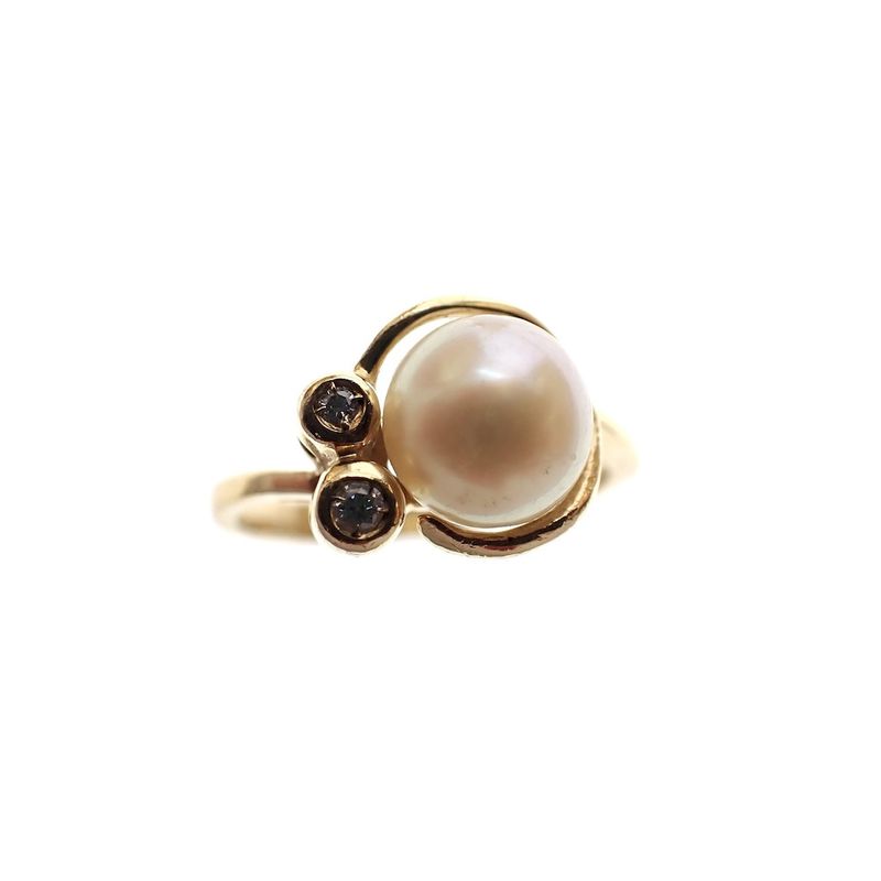 Image 4 of 18 carat gold ring with diamond and pearl