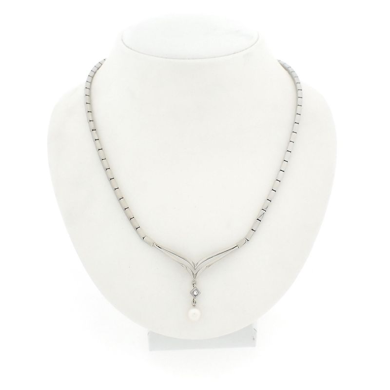 Image 1 of White gold necklace with pearl and diamond 0.05 ct.