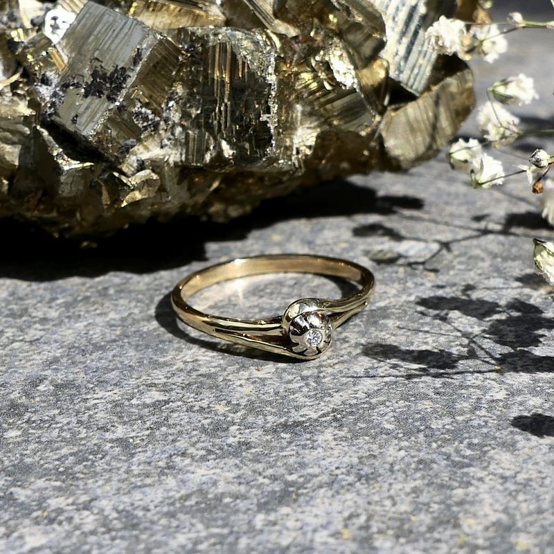 Image 2 of Gold solitaire ring with diamond; 0.01 ct.