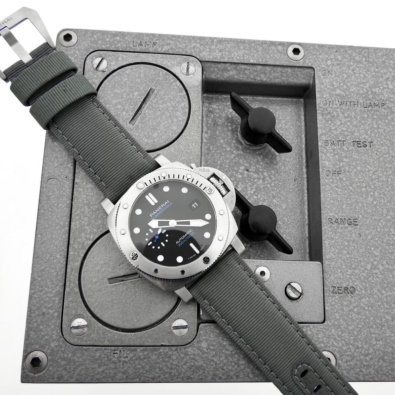 Image 18 of Panerai Submersible QuarantaQuattro 44mm PAM01229; Automatic men's watch