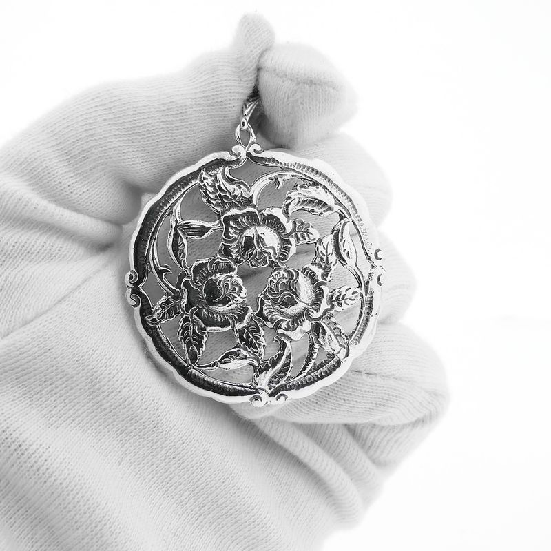 Image 2 of Silver floral pendant