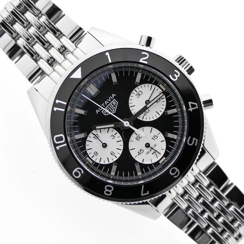 Image 14 of Heuer Autavia CBE2110; Chronograph men's watch