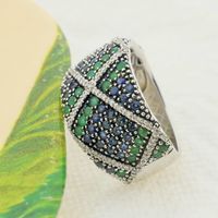 White gold ring with sapphire, emerald and diamonds; Approx. 0.28 ct.