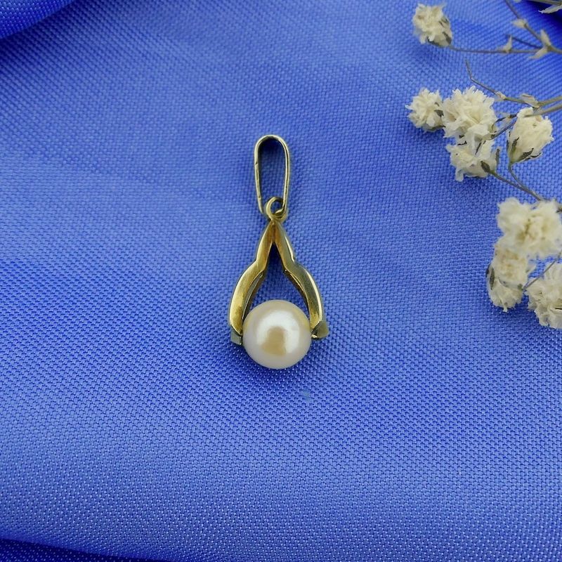 Image 2 of Gold pendant with pearl | Vintage