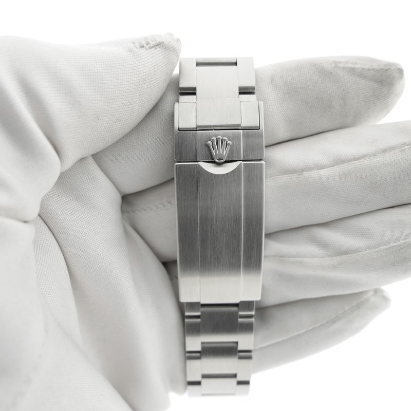 Image 11 of Rolex Submariner 'No-Date' 124060; Automatic men's diving watch