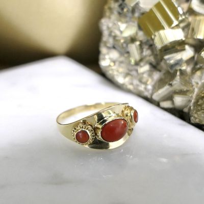 Image 2 of Gold ring with red coral | Vintage