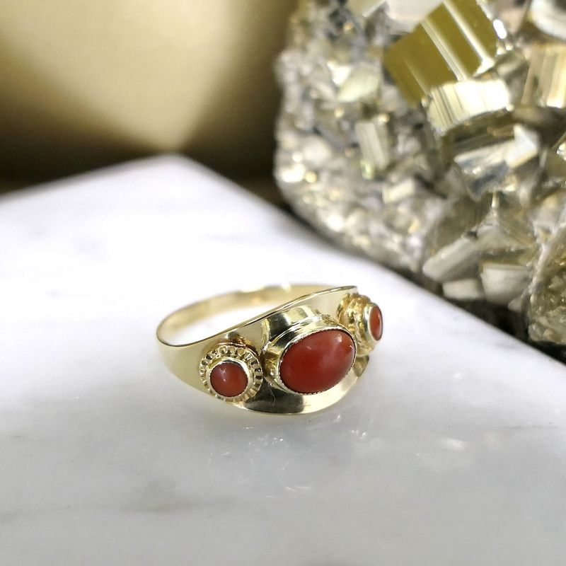 Image 2 of Gold ring with red coral | Vintage