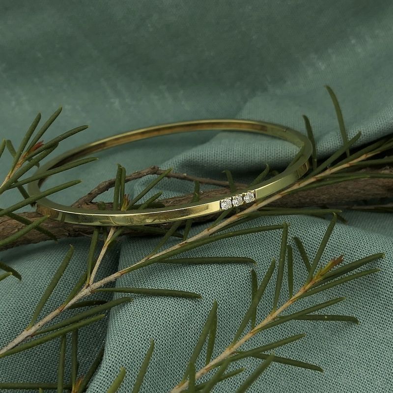 Image 2 of Gold bangle with diamond; 0.09 ct. | Ø 58 mm | Diamond