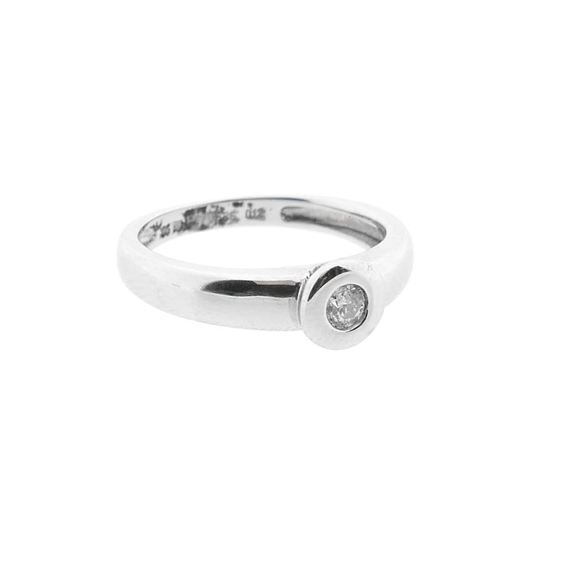 Image 4 of White gold solitaire ring with diamond; 0.12 ct.
