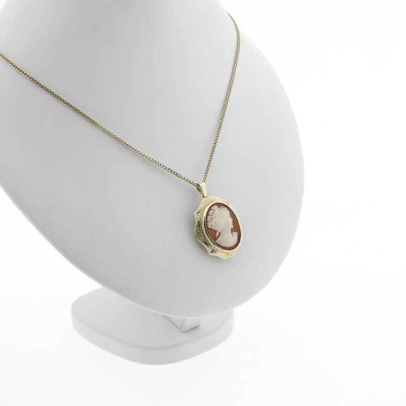 Image 8 of Gold brooch/pendant with cameo