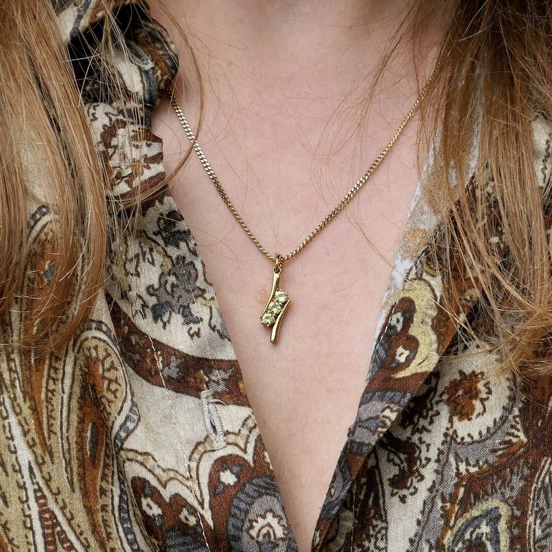 Image 2 of Gold pendant with peridot