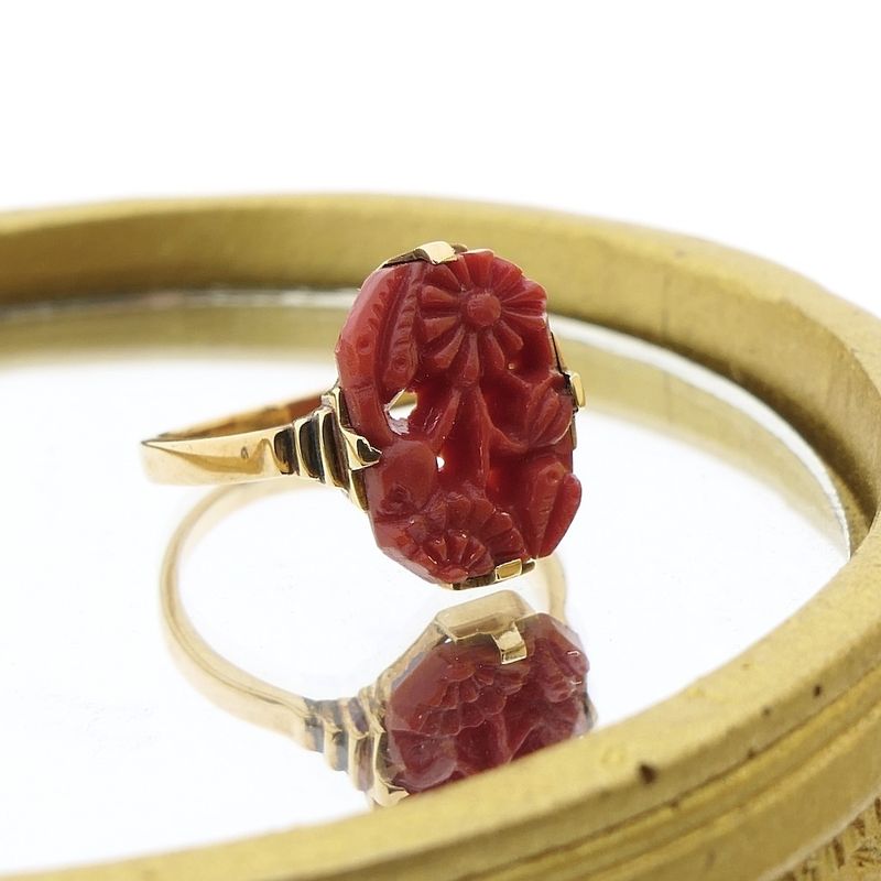 Image 6 of Vintage gold ring with red coral