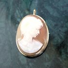 Image 2 of Antique gold brooch/pendant with cameo