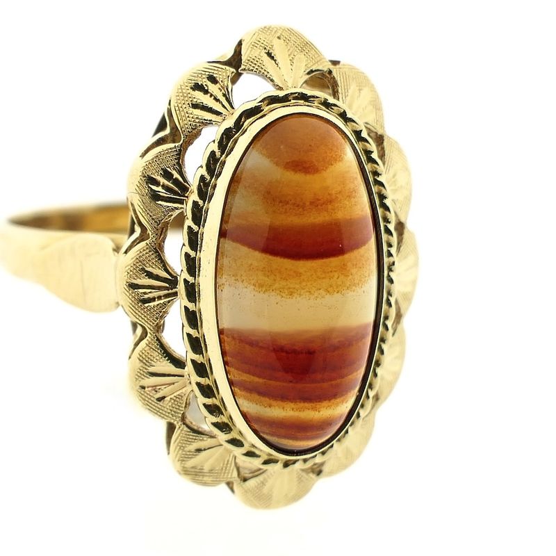 Image 8 of Vintage gold ring with carnelian bandagate