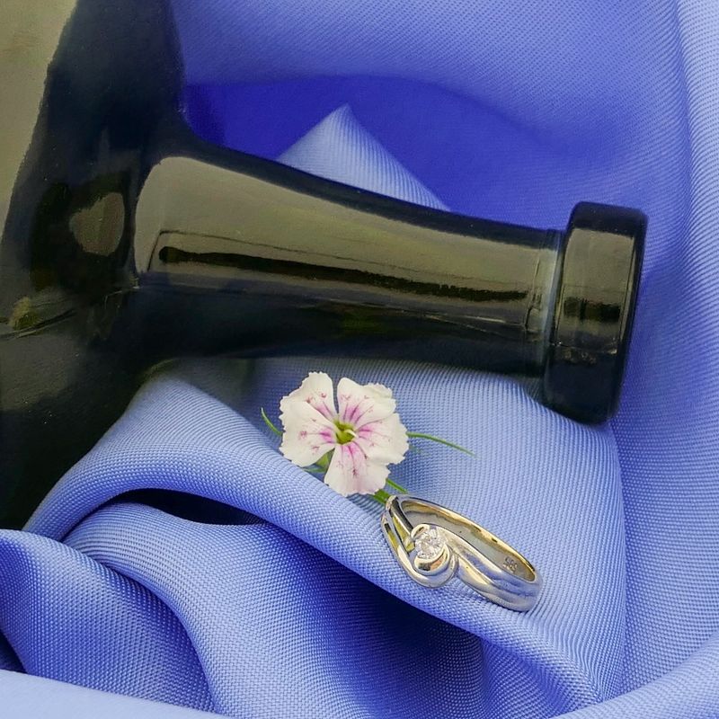 Image 7 of Gold ring with diamond; 0.10 ct.