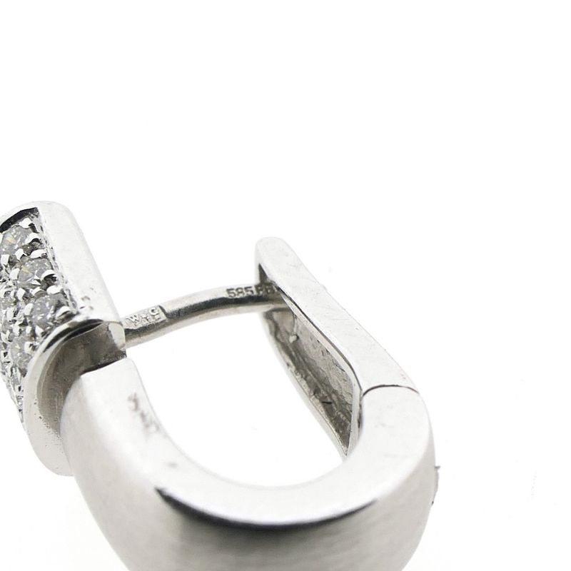 Image 8 of White gold stud earrings set with diamonds | 0.15 ct.