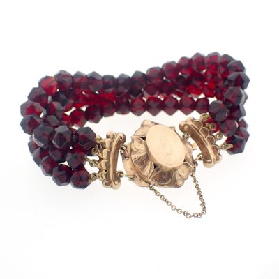 Glass bead bracelet with gold clasp; Antique | Ø 55mm Image 1 of Glass bead bracelet with gold clasp; Antique | Ø 55mm