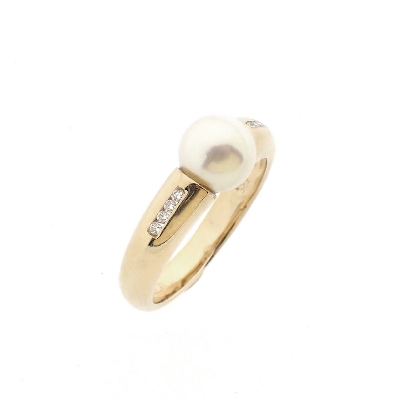 Image 1 of Gold ring with pearl and diamonds; 0.04 ct.
