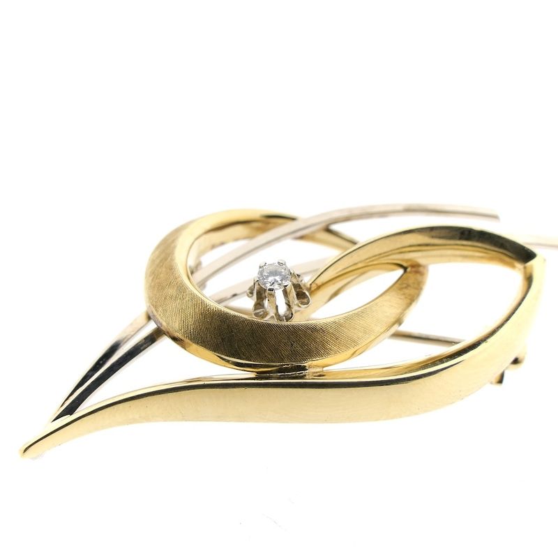 Image 4 of Two-tone dynamic brooch with diamond; 0.05 ct.