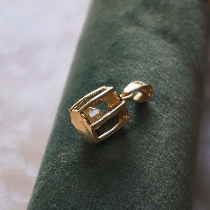 Image 2 of Gold pendant with uncut diamond