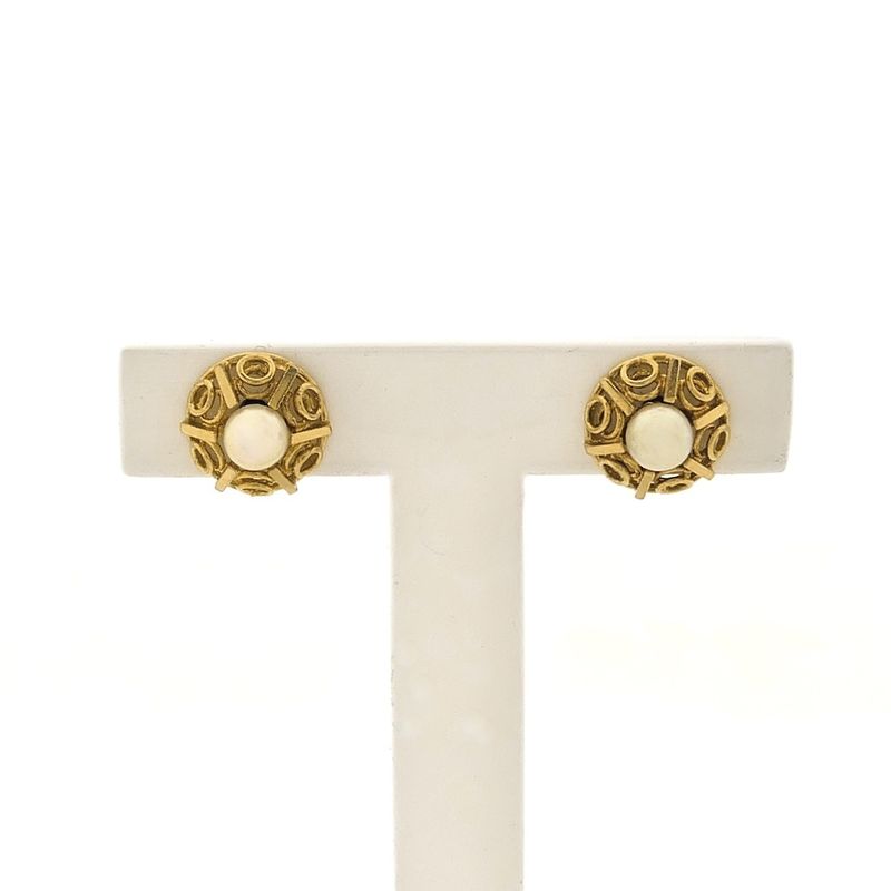 Image 1 of Gold stud earrings with pearl