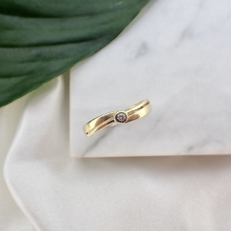 Image 2 of Gold ring with zirconia