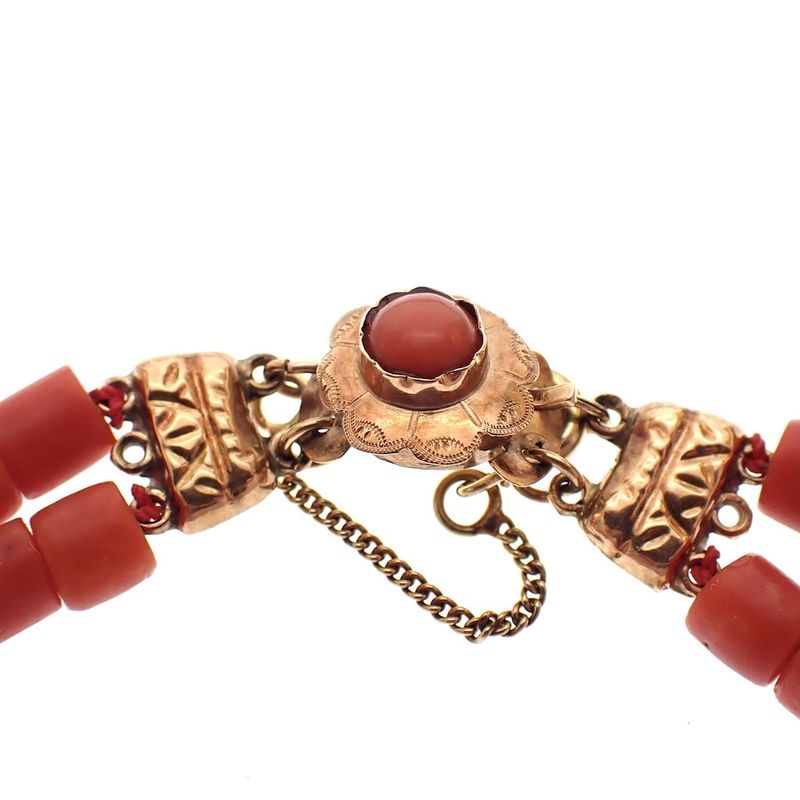 Image 2 of Blood coral bead necklace with gold clasp; Antique | 39 cm