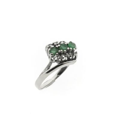 Image 1 of White gold ring with emerald and diamond | 0.09 ct.