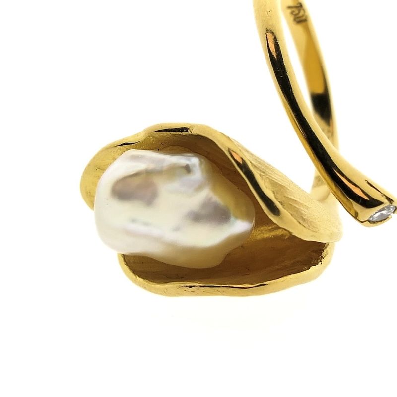 Image 5 of Gold cocktail ring with baroque pearl and diamond; 0.05 ct.