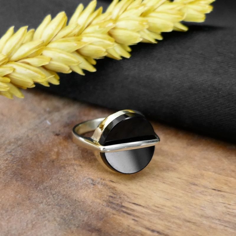 Image 2 of Gold ring with onyx