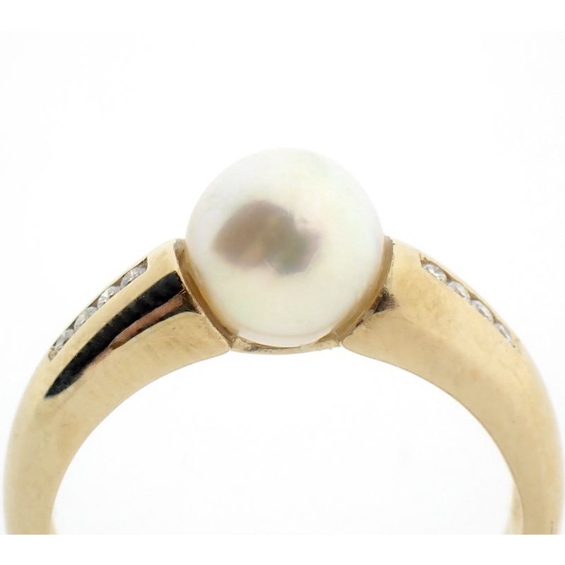 Image 3 of Gold ring with pearl and diamonds; 0.04 ct.