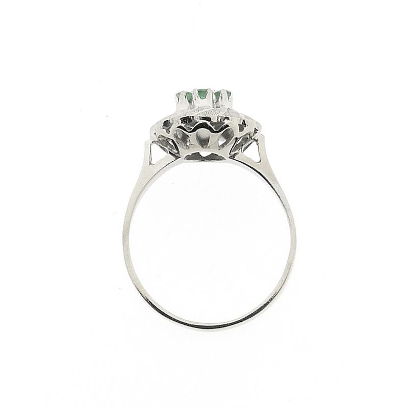Image 5 of Gold ring with emerald and diamond; 0.03 ct.