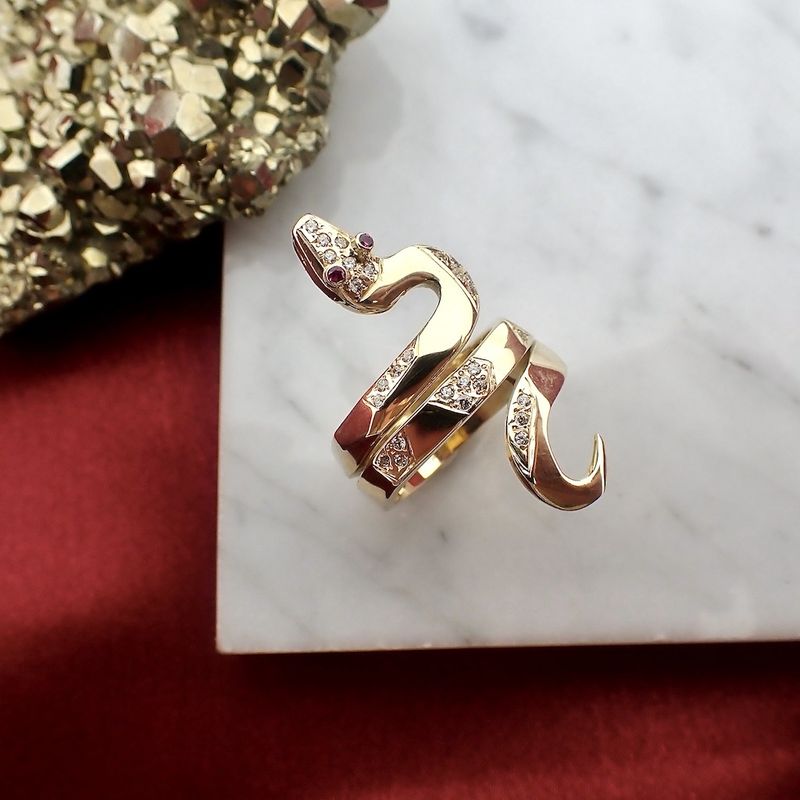 Image 3 of Gold ring with ruby ​​and zirconia