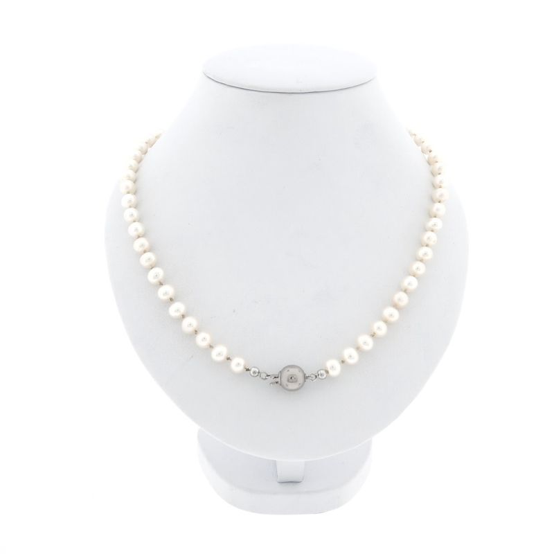 Image 1 of Pearl necklace with white gold clasp