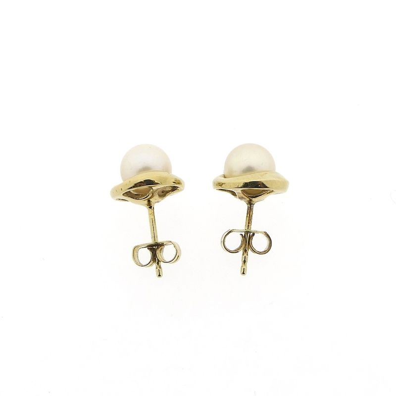 Image 5 of Gold stud earrings with pearl
