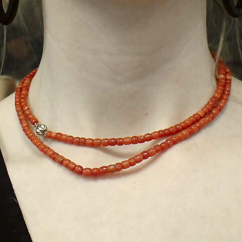 Image 4 of Blood coral bead necklace with gold clasp; Antique | 80 cm