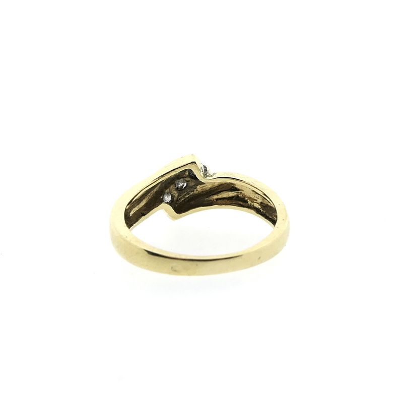 Image 4 of Gold ring with diamond; 0.12 ct.