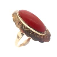 Gold ring with red coral | Vintage