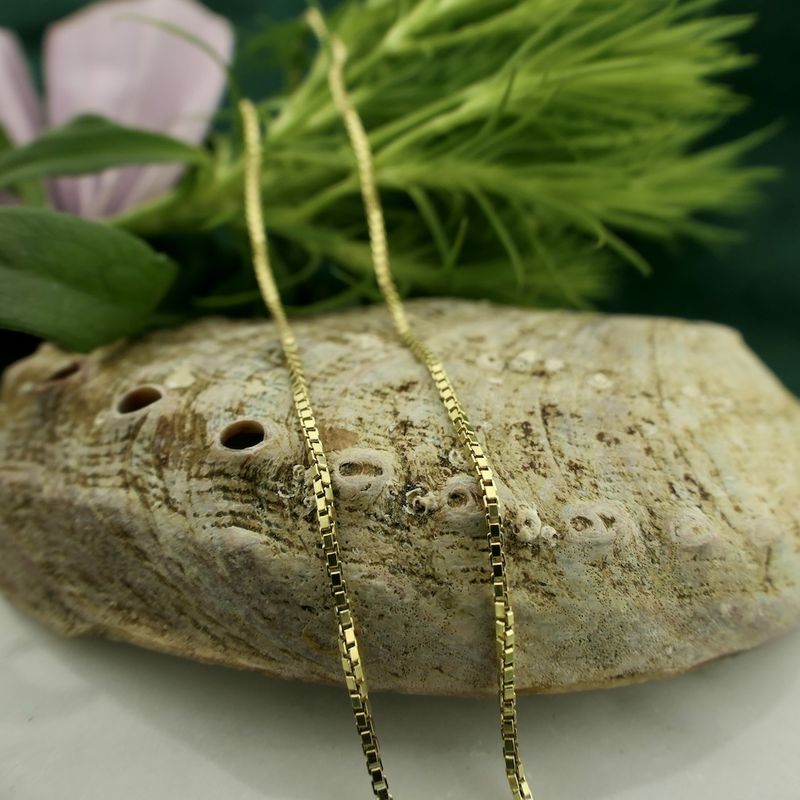 Image 8 of 8 carat Venetian link chain