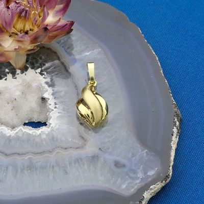 Image 2 of Gold pendant of a flame